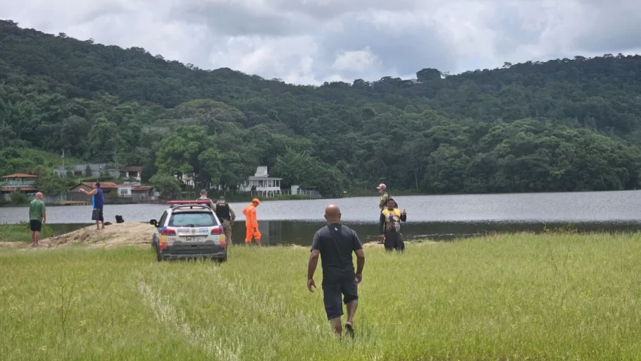 homem morre afogado na praia popular