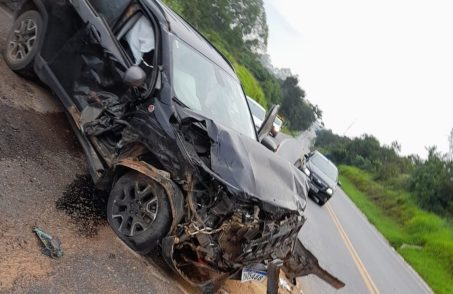 Acidente na MG-050 deixa três pessoas feridas em São Sebastião do Oeste. (FOTO: Redes Sociais)