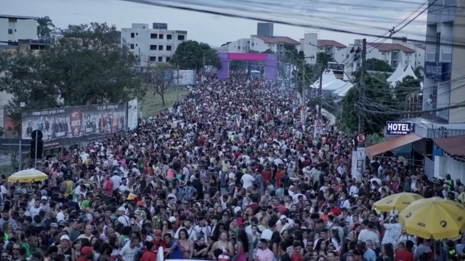 pré-carnaval de divinópolis espera publico de 60 mil pessoas