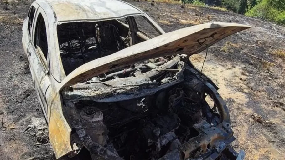 Incêndio destrói veículo no Centro de Bom Despacho