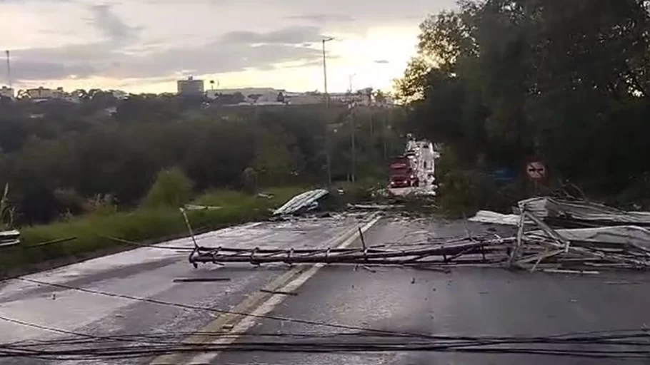 BR-494 está interdidata em divinópolis