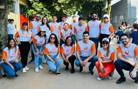 Colaboradores da Avivar no desfile de aniversário de são sebastião do Oeste