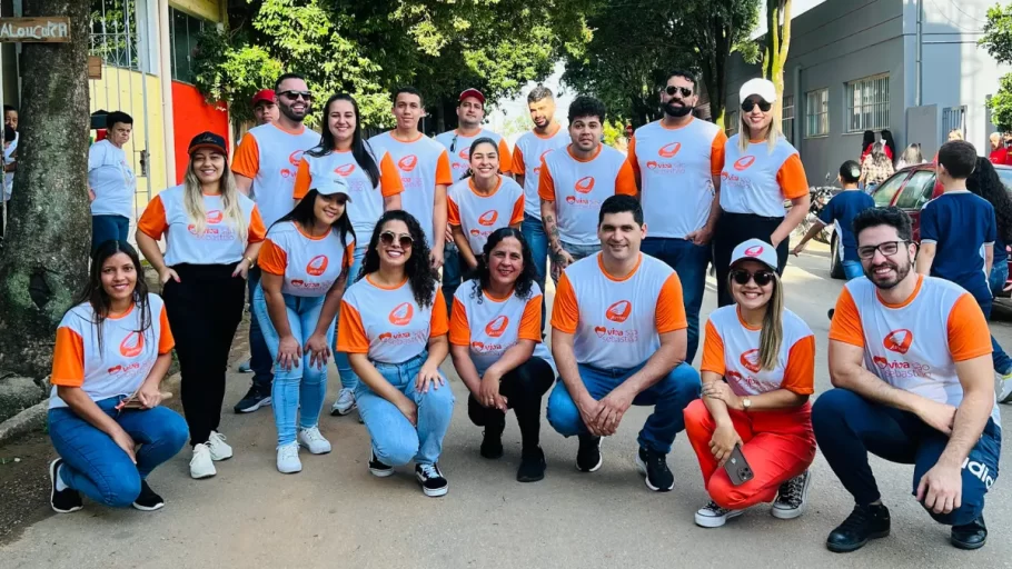 Colaboradores da Avivar no desfile de aniversário de são sebastião do Oeste