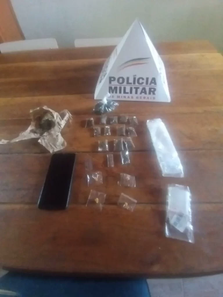 PM apreende drogas e homem é preso por tráfico em Martinho Campos - Foto: PMMG/Divulgação