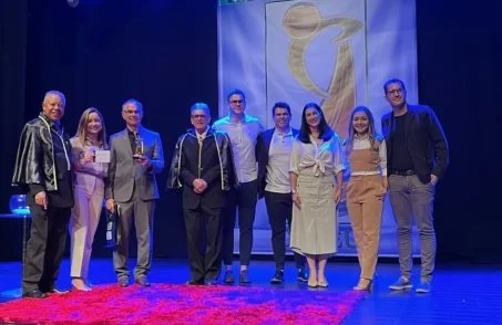 Avivar Alimentos recebe reconhecimento da Academia Divinopolitana com o Troféu Orfeu