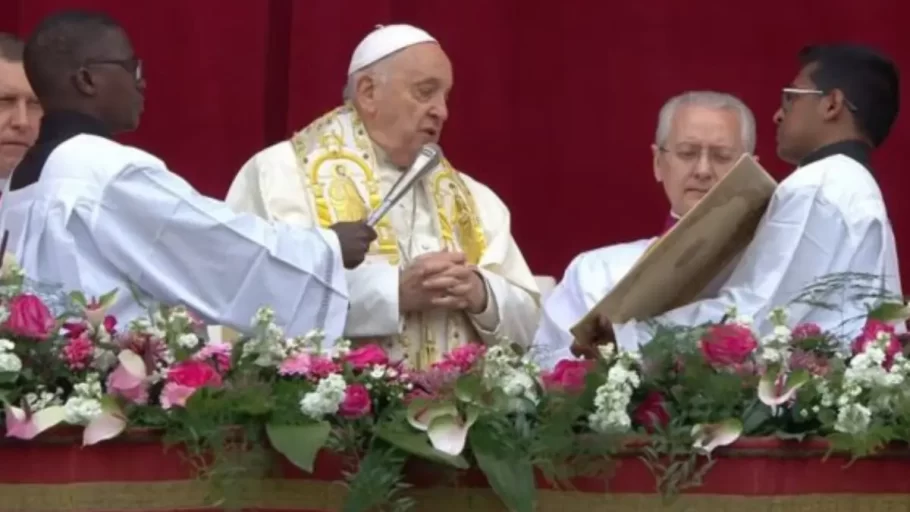 Papa Francisco clama por paz mundial em mensagem de Páscoa