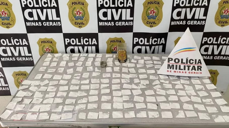 Após denúncia, operação apreende mais de 200 papelotes de cocaína em Pains