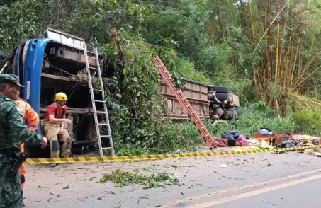 acidente de ônibus na mg-120 no vale do jequitinhonha