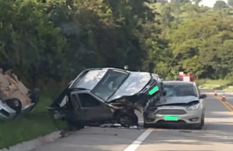 Acidente na rodovia entre Divinópolis e Formiga deixa três pessoas feridas