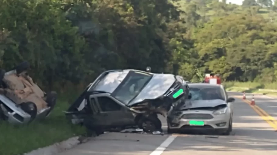 Acidente na rodovia entre Divinópolis e Formiga deixa três pessoas feridas