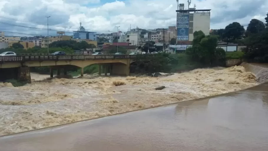 Divinópolis revogação de decreto restaura cadeiras de entidades após ação da OAB