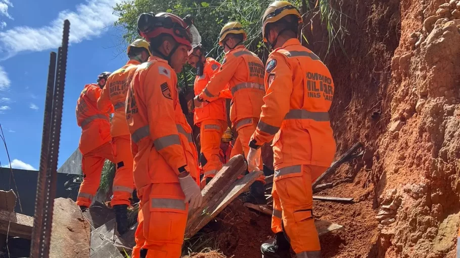 Homem é soterrado após deslizamento em Obra em Pará de Minas
