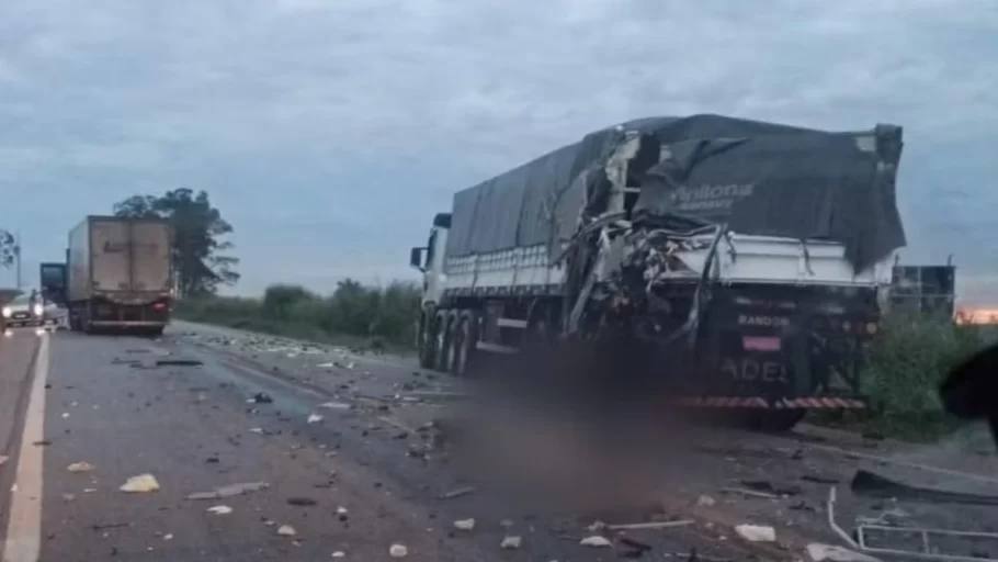 Mulher morre e três pessoas ficam feridas em acidente na BR-262.(FOTO: Divulgação Policia Militar Rodoviária