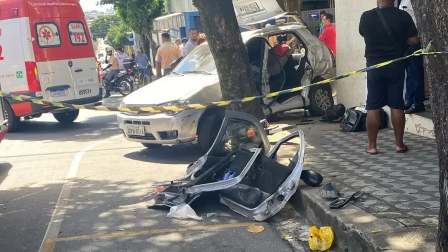 Dois feridos em colisão entre caminhonete e carro, no São Judas em Divinópolis