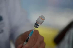 Nova vacina contra Covid-19 aprovada pela Anvisa chega em 15 dias