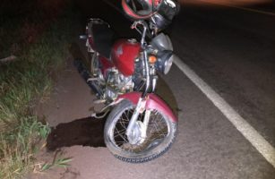 O motociclista era inabilitado e apresentava sinais de embriaguez. (FOTO: Divulgação Polícia Militar Rodoviária)
