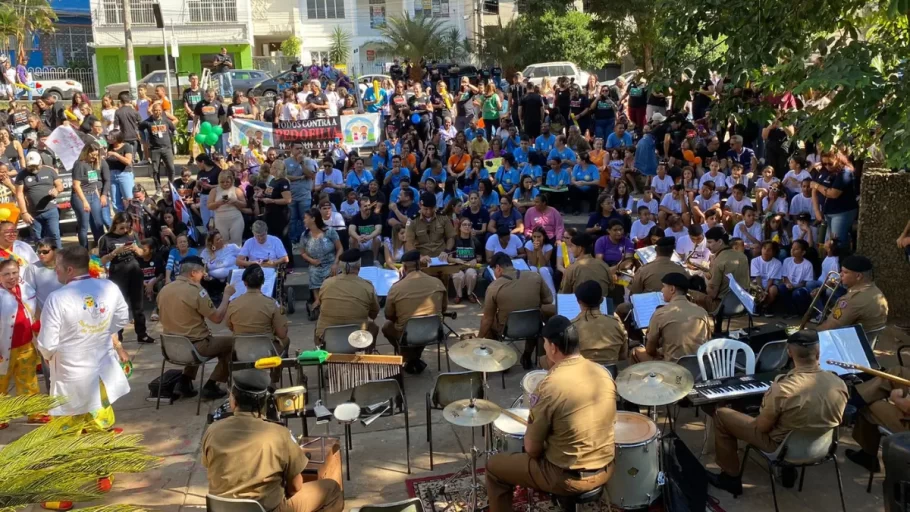 Caminhada todos contra pedofilia lota as ruas conscientizando sobre a proteção de crianças