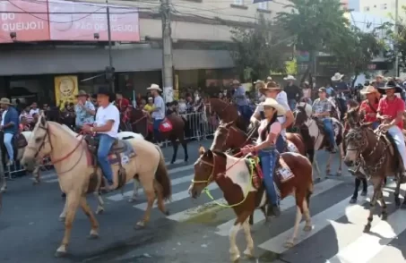 cavalgada 1 de junho em divinópolis