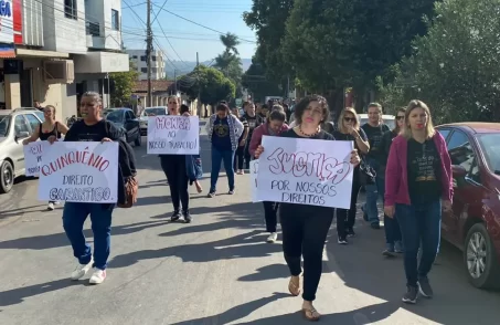 Servidores Municipais de São Sebastião do Oeste protestam pelo descongelamento da progressão de carreira