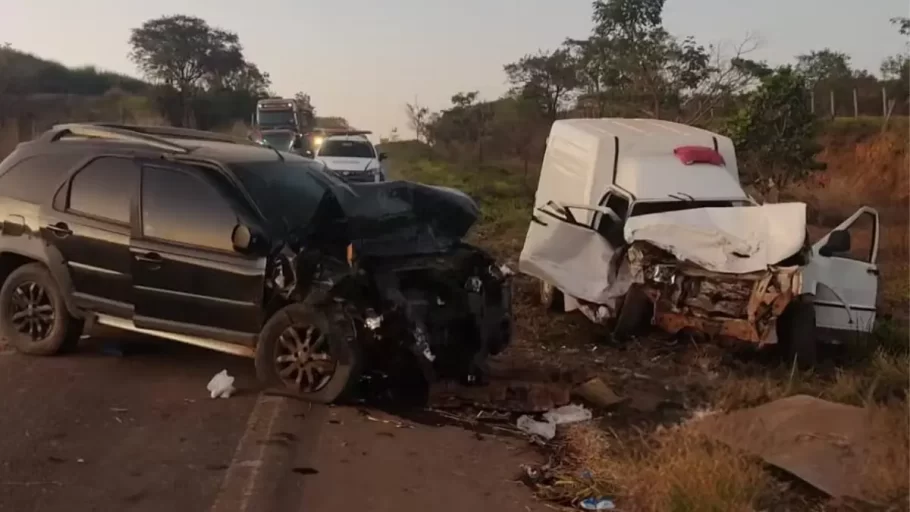 Acidente deixa três feridos na MG-170 em Lagoa da Prata