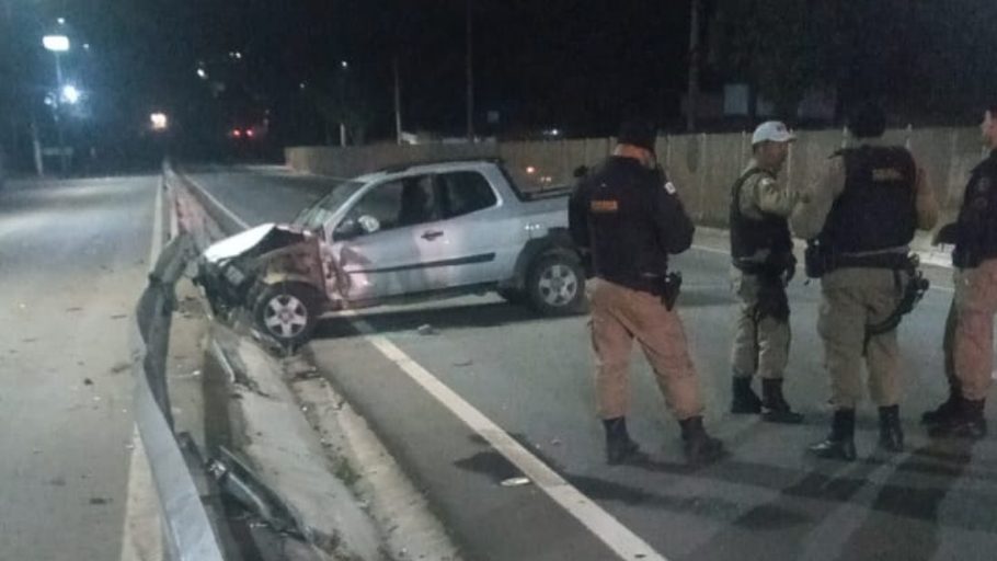 Acidente aconteceu próximo ao bairro Icaraí, em Divinópolis; Polícia aponta excesso de velocidade como causa. (FOTO: Redes Sociais)