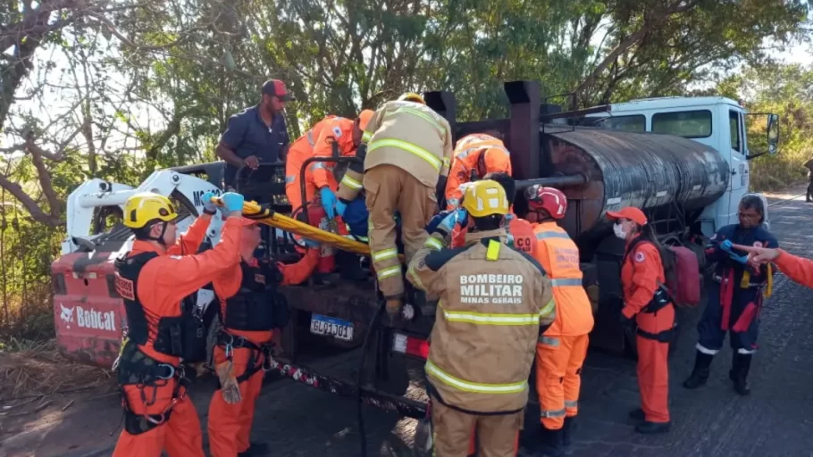 Trabalhador fica preso em máquina de asfalto em Lagoa da Prata