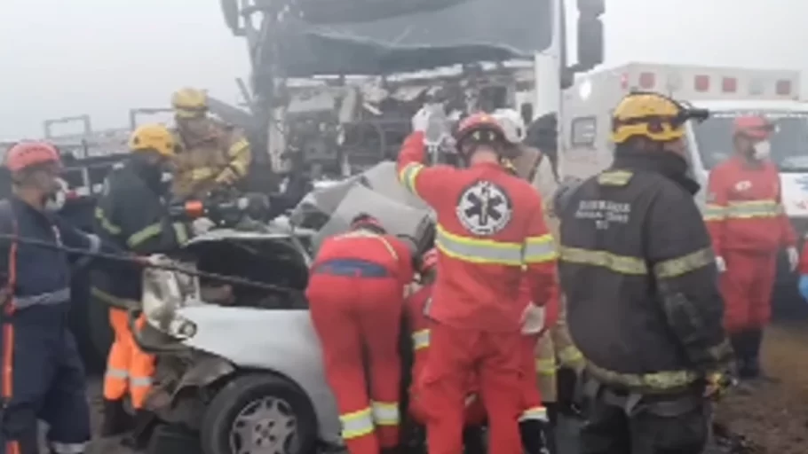 nevoeiro na br-262 em nova serrana provoca engavetamento