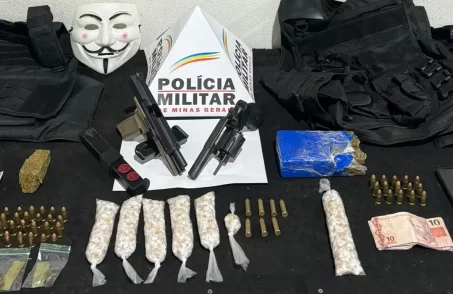 Operação Policial resulta em apreensão de jovens com drogas e armas em Divinópolis