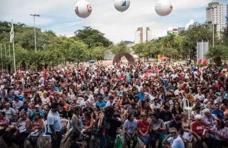 Trabalhadores da educação de Minas mobilizam contra reajuste salarial