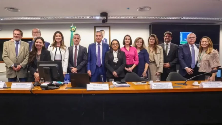 Câmara debate políticas para minerais críticos