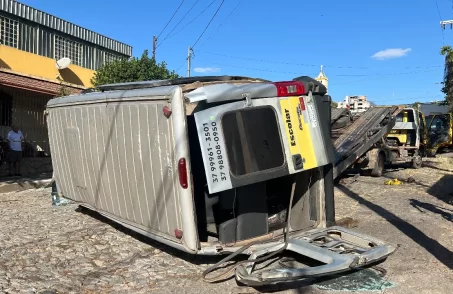 acidente com van em divinópolis mg