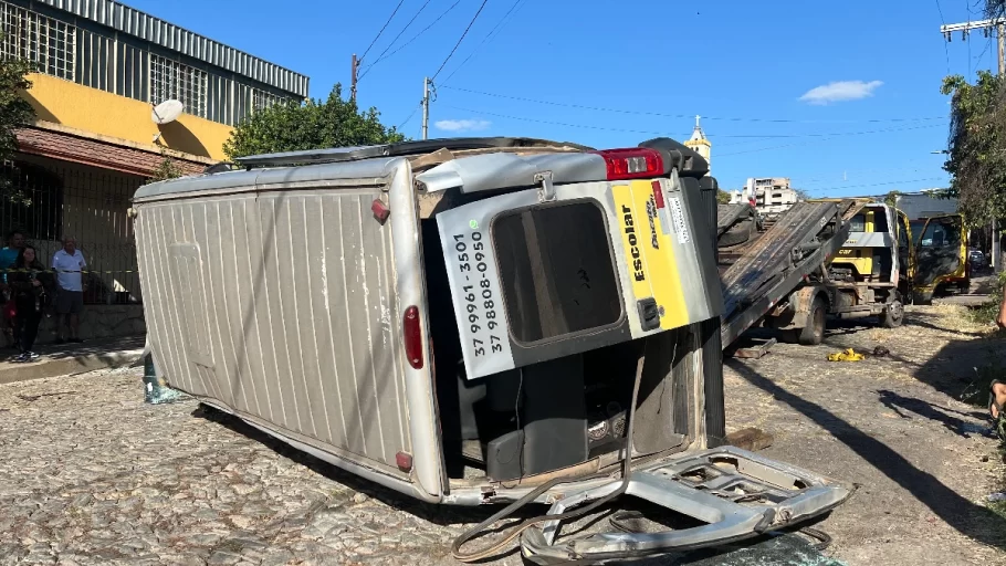 acidente com van em divinópolis mg