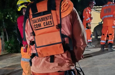 bombeiros nas buscas por idosa desaparecida em abaeté