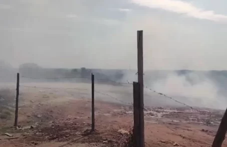 Bombeiros combatem incêndio em aterro do bairro São Lucas