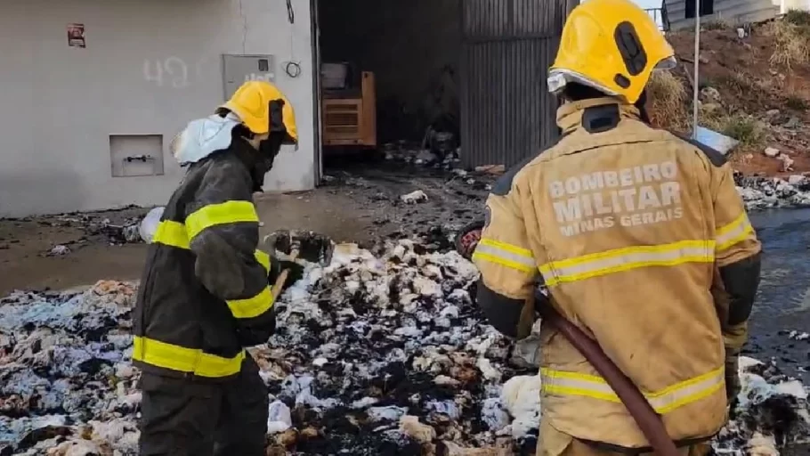 incendio em fábrica de estopas em nova serrana