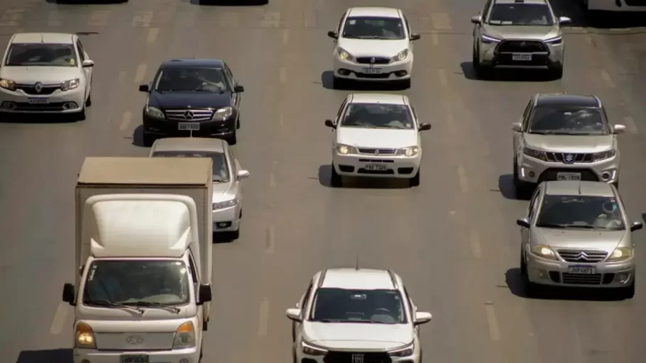 Motoristas com restrições visuais na CNH disparam 80% em 10 anos