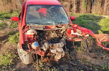 Acidente entre carreta e carro deixa feridos em Formiga