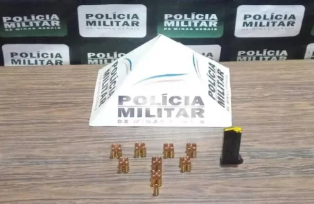 PM apreende 42 munições de arma de fogo em Pompéu