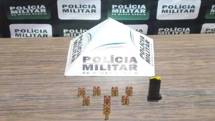 PM apreende 42 munições de arma de fogo em Pompéu