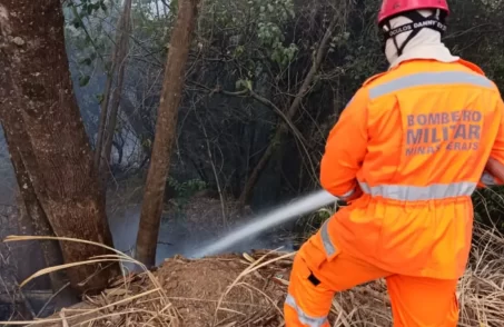 Divinópolis lidera em ocorrências de incêndios em MG, aponta Corpo de Bombeiros