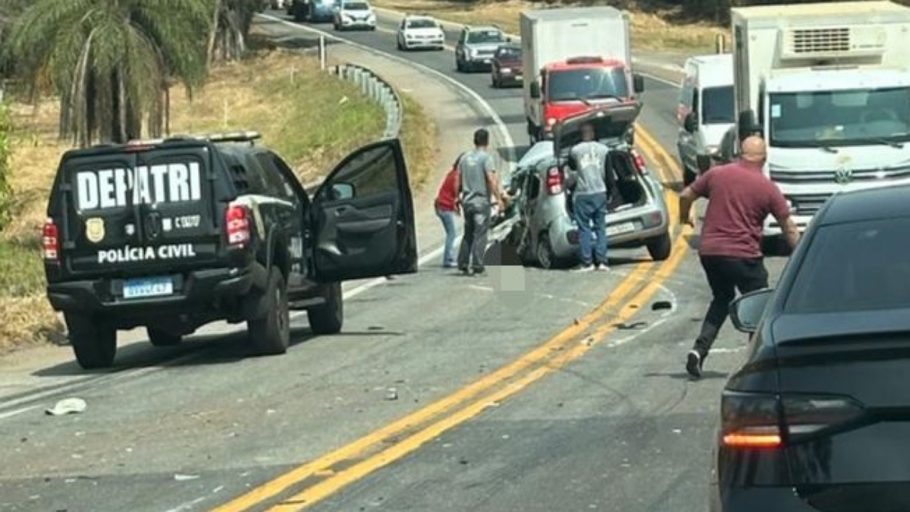 Outras duas pessoas estavam no carro; Batida aconteceu na MG-050 entre Itaúna e Divinópolis. (FOTO: Reprodução Redes sociais)