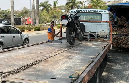 preso por empinar moto em bom despacho