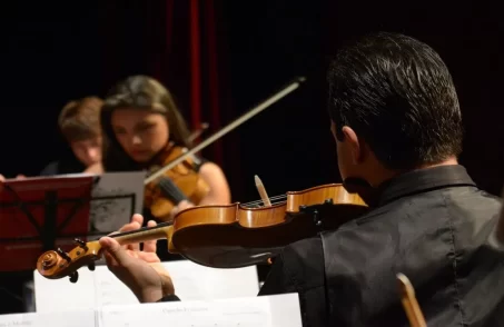 Projeto Dando Corda abre novas turmas para violino e violoncelo