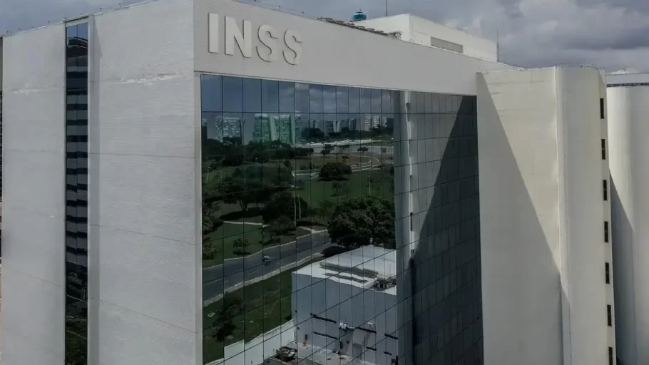 PF desarticula esquema de roubo de dados de beneficiários do INSS