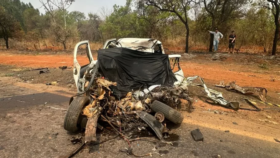 Acidente entre carro e caminhão deixa um morto em Pompéu