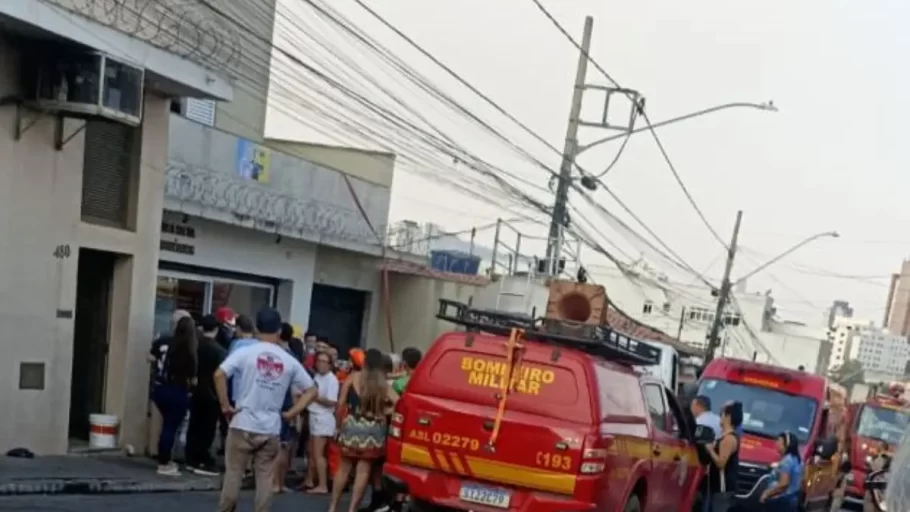 Incêndio em prédio residencial deixa três feridos em Itaúna