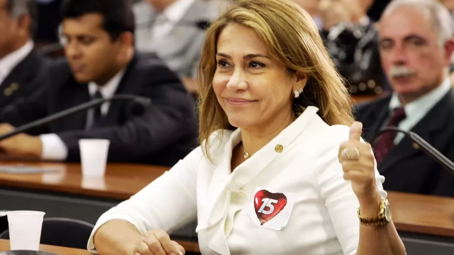 maria lucia cardoso reeleita prefeita de pitangui