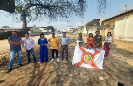 Autoridades assinam termo para construção da Escola Municipal Darcy Ribeiro em Divinópolis