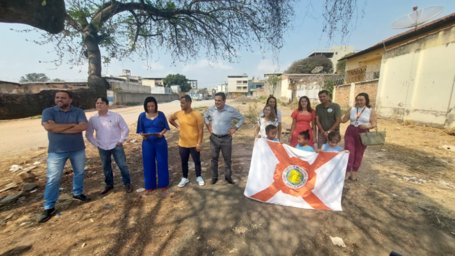 Autoridades assinam termo para construção da Escola Municipal Darcy Ribeiro em Divinópolis