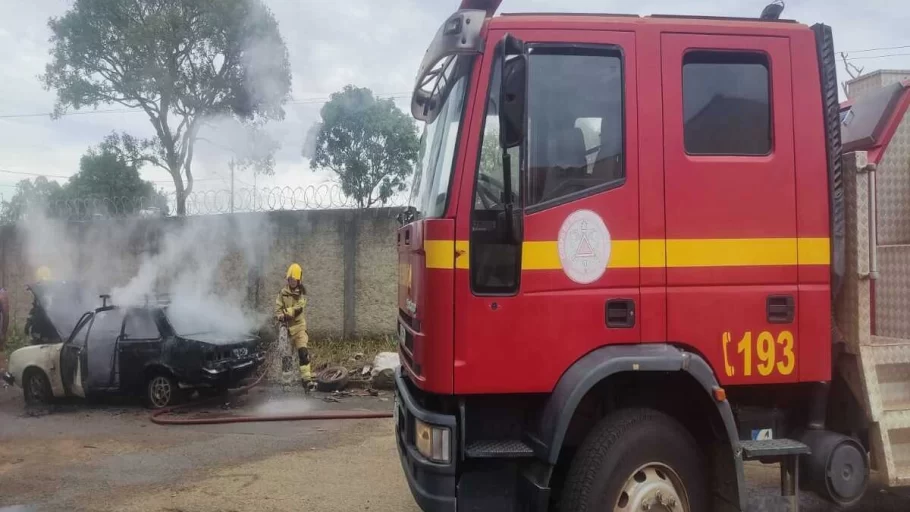 Veículo pega fogo em Bom Despacho